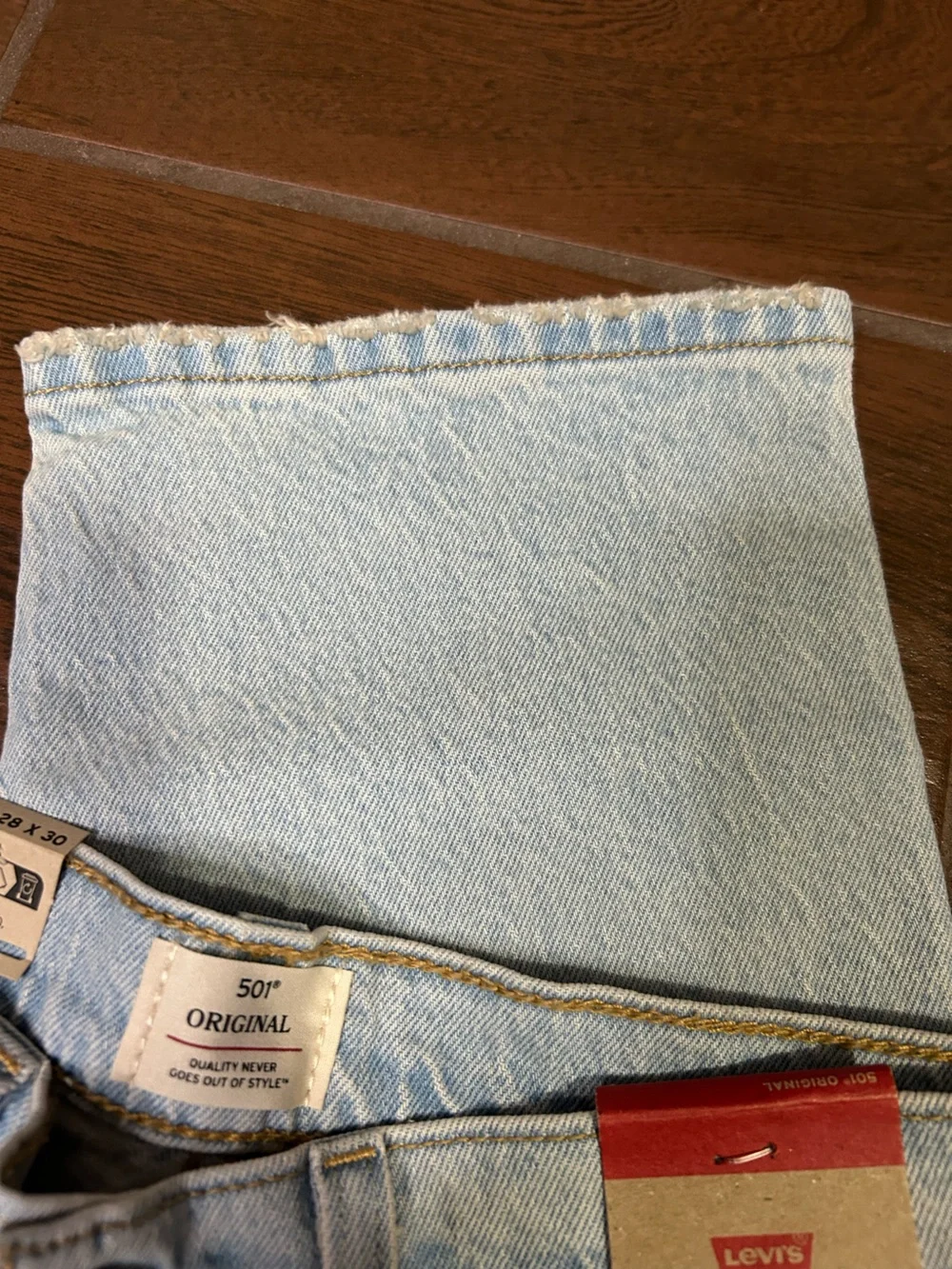 Levi’s 501 Original Straight Leg Jeans Women’s Light Wash Distressed Denim NWT - Picture 4 of 7